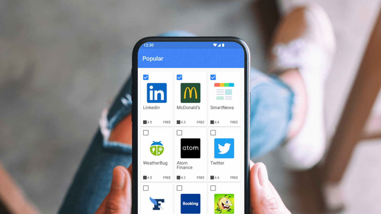 Menschen schauen auf ihre Handys